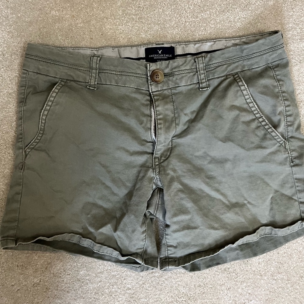 American Eagle army green midi shorts size 6